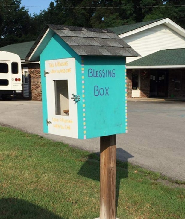 Springdale Box Sharing Box - 930 Springdale Dr, Jeffersonville, IN 47130, USA | Helpi